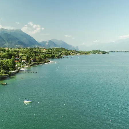 On Lake Garda With Pebble Beach Pier For Boat Three Swimming Pools * 拉法