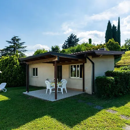 度假居 On Lake Garda With Pebble Beach Pier For Boat Three Swimming Pools 拉法