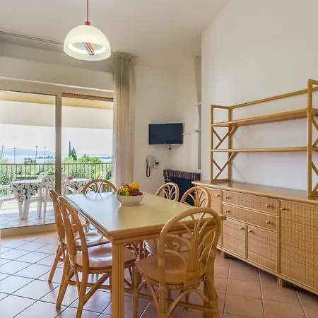 度假居 On Lake Garda With Pebble Beach Pier For Boat Three Swimming Pools *