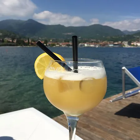 度假居 On Lake Garda With Pebble Beach Pier For Boat Three Swimming Pools 拉法