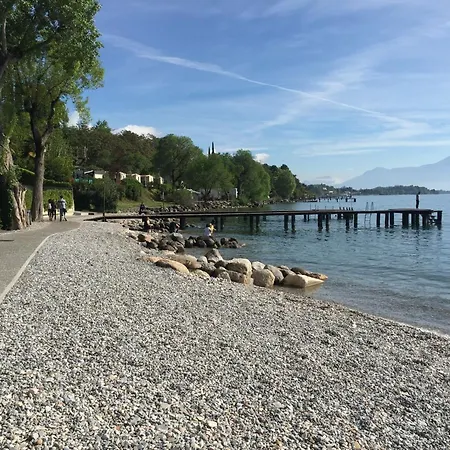 On Lake Garda With Pebble Beach Pier For Boat Three Swimming Pools * 拉法