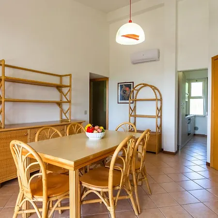 度假居 On Lake Garda With Pebble Beach Pier For Boat Three Swimming Pools 拉法