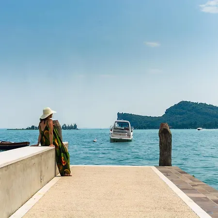 度假居 On Lake Garda With Pebble Beach Pier For Boat Three Swimming Pools 拉法