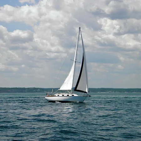 On Lake Garda With Pebble Beach Pier For Boat Three Swimming Pools * 拉法