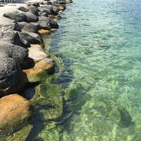 On Lake Garda With Pebble Beach Pier For Boat Three Swimming Pools 拉法