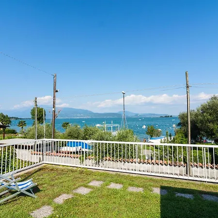 On Lake Garda With Pebble Beach Pier For Boat Three Swimming Pools * 拉法